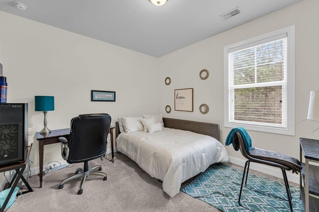 Building Photo - Beautiful 4BR/2.5BA Home in Highly Desirable Park West