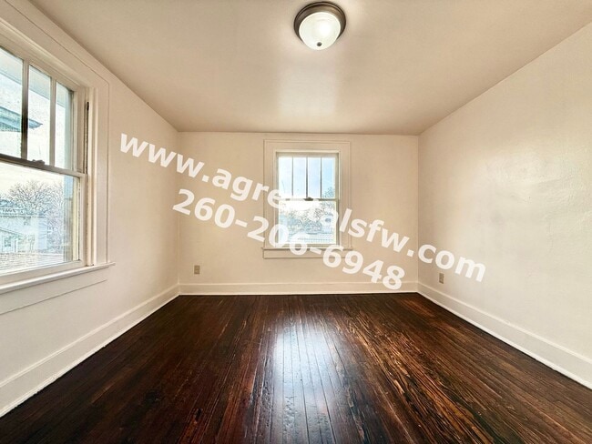 Building Photo - 4 Bedroom House