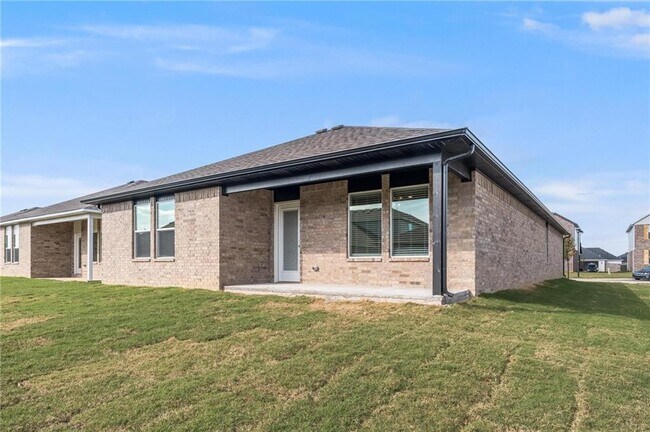 Building Photo - 4651 W Aurora St