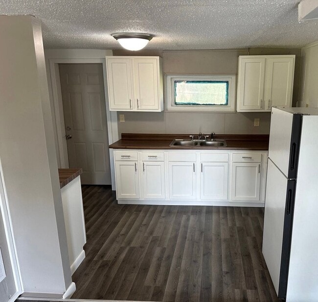 Building Photo - Charming 1 Bed House