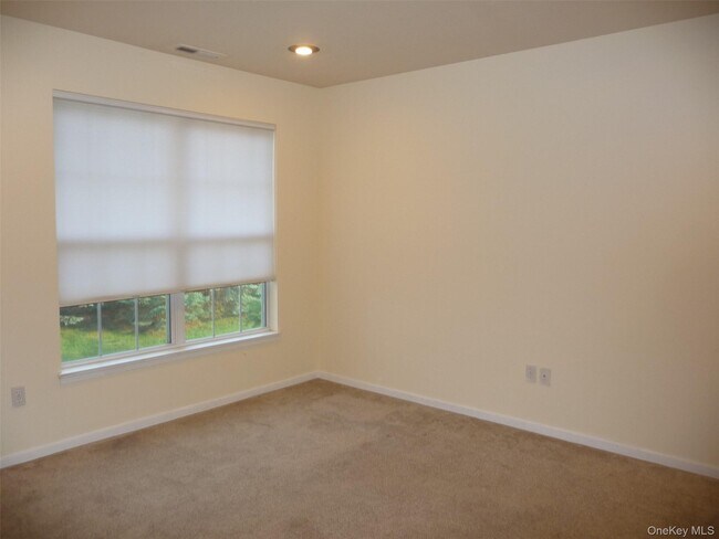 Building Photo - 220 Roosevelt Dr
