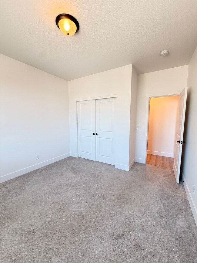 Building Photo - 3481 Snowberry Rd