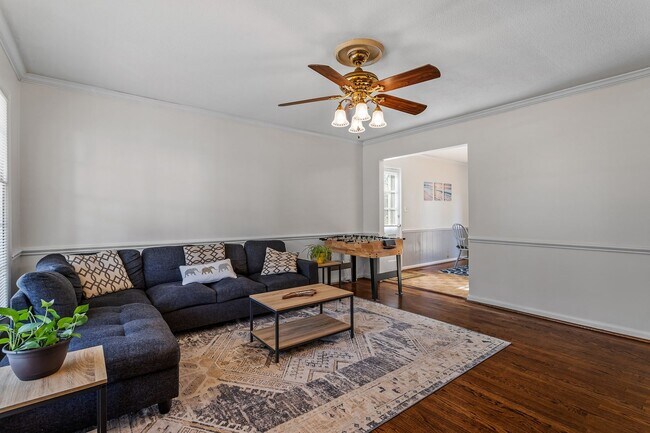 Building Photo - Charming 3 Bed, 2 Bath on Ward Street, Close to Universities