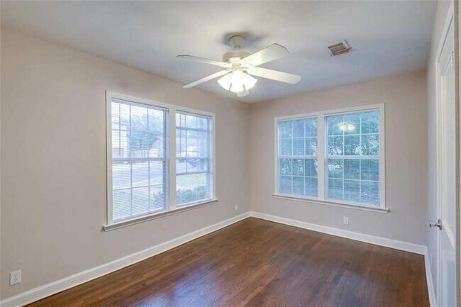 Building Photo - 2802 S 4th St