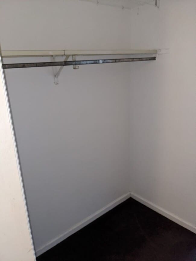 Building Photo - 1709 E Willow Ct