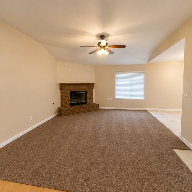 Building Photo - FOR RENT – Charming 3 Bedroom, 2 Bathroom Home in Southwest Bakersfield $2150