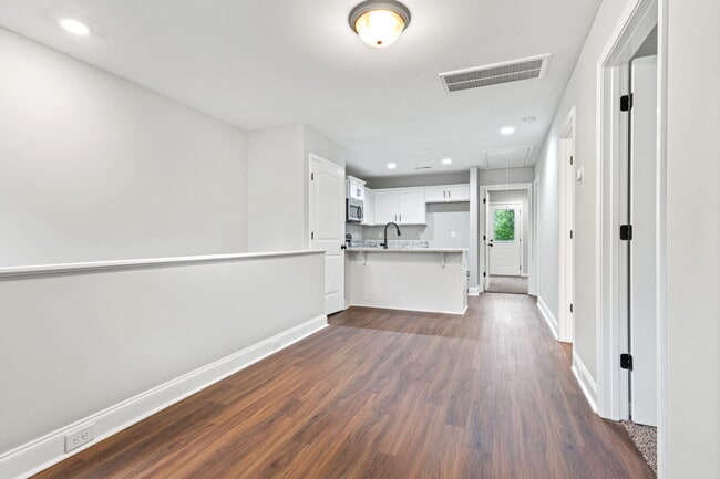 Building Photo - 2645 UNIT B Bell St