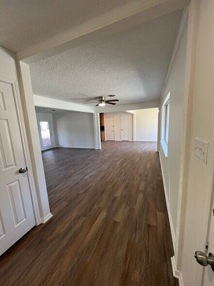 Building Photo - 817 Wade Dr