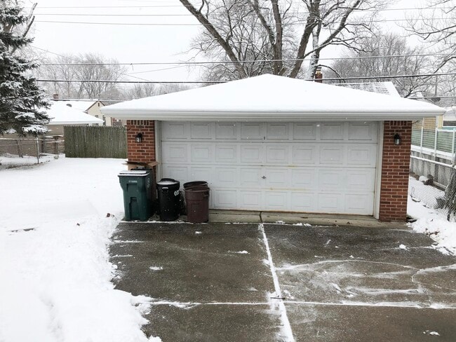 Building Photo - 924 E Windemere Ave