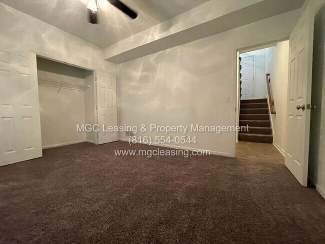 Building Photo - Everyday Comfort in Creekwood Park Townhom...