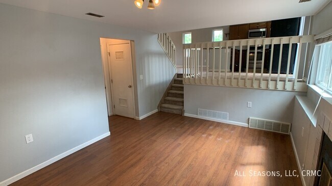 Building Photo - 210 Wallace St