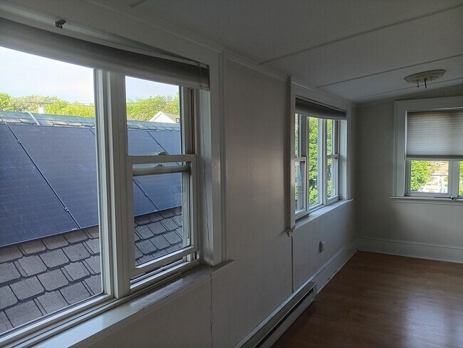 Building Photo - 607 Fellsway