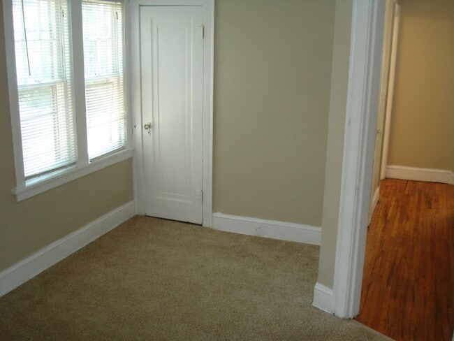 Building Photo - 400-402 Burr