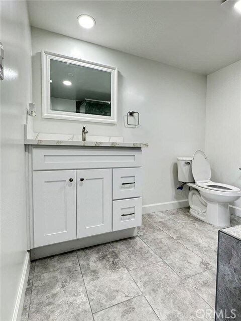 Building Photo - 3233 E Cameron Ave