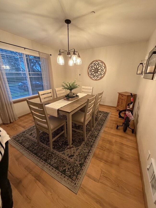 Building Photo - Charming 3-bedroom Dupont Home