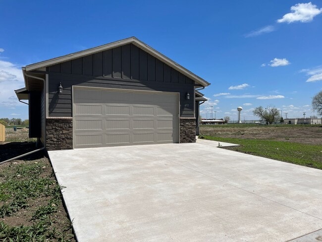 Building Photo - 3 Bedroom, 2 Bath Box Elder Home for Rent ~ Minutes from Ellsworth AFB!