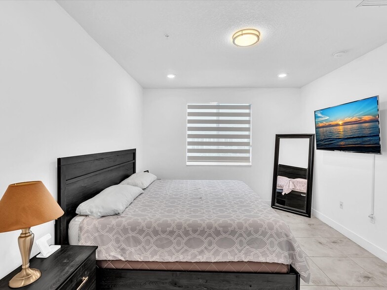 Building Photo - 6410 NW 102nd Path