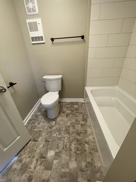 Master bath - 114 N 11th St