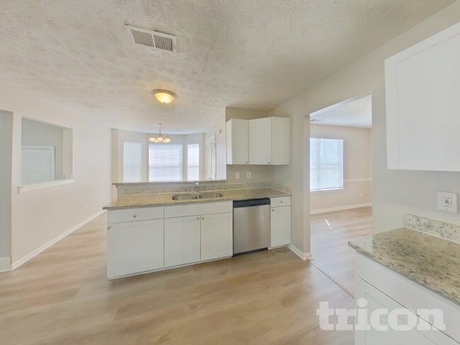 Building Photo - 2338 Briar Knoll Rd