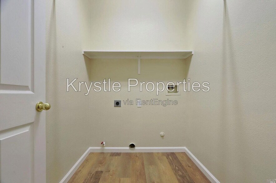 Building Photo - 700 Westpark