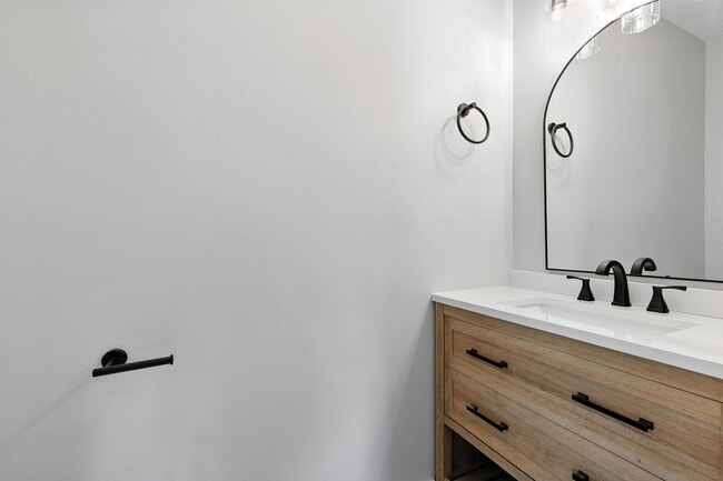Building Photo - SCORE $500 OFF 1ST MONTH OF RENT THRU 7/31...