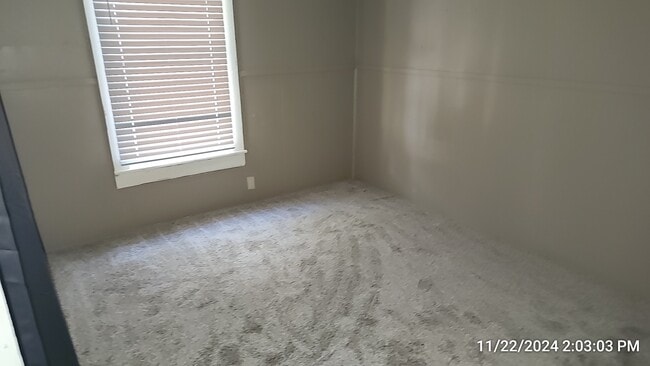 Building Photo - 716 Bronson St