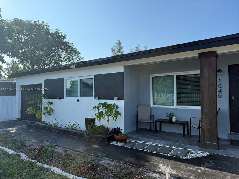 Building Photo - 1040 SW 30th Ave