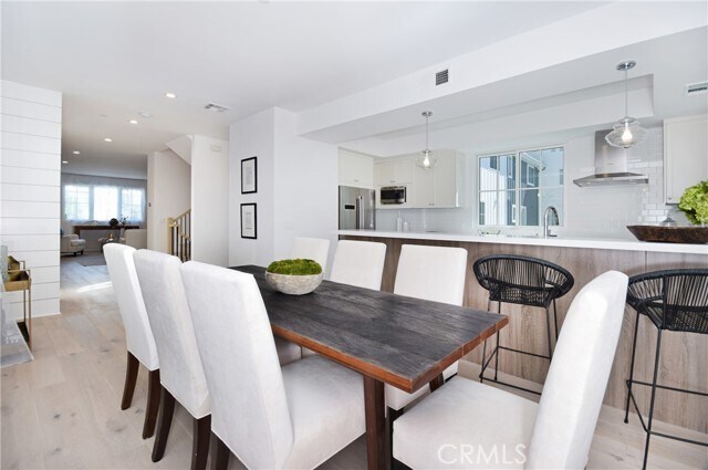 Building Photo - 4641 Cahuenga Blvd