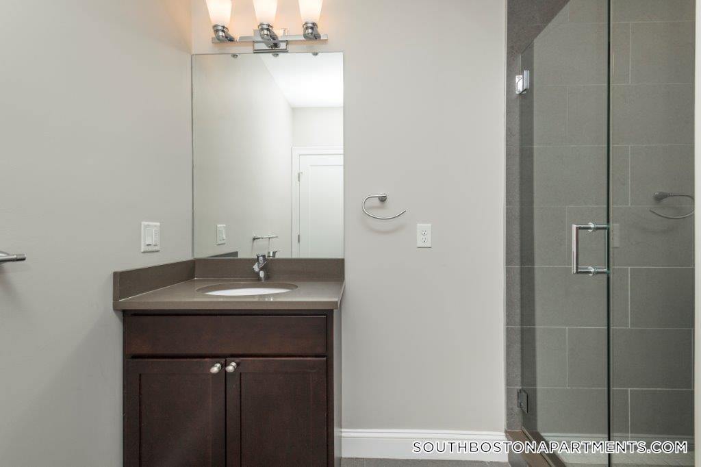 Building Photo - 339 D St