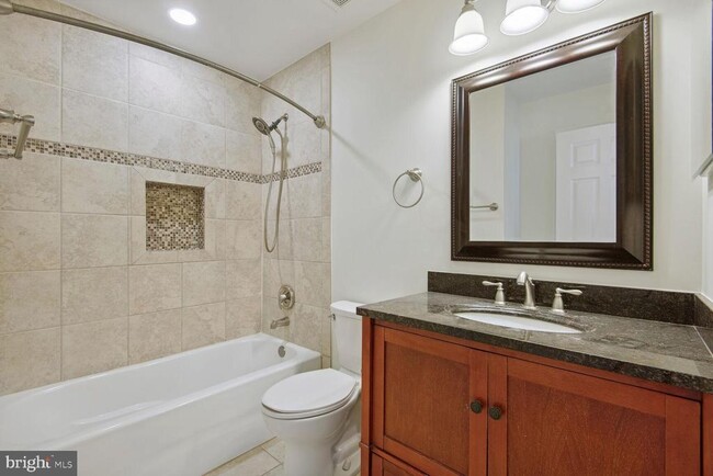 Building Photo - 15041 Clementine Way