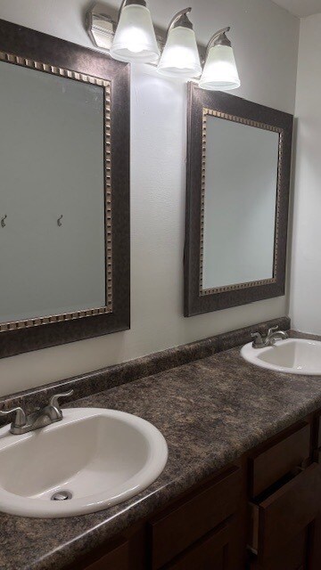 Double vanity - 2213 Emery Ln
