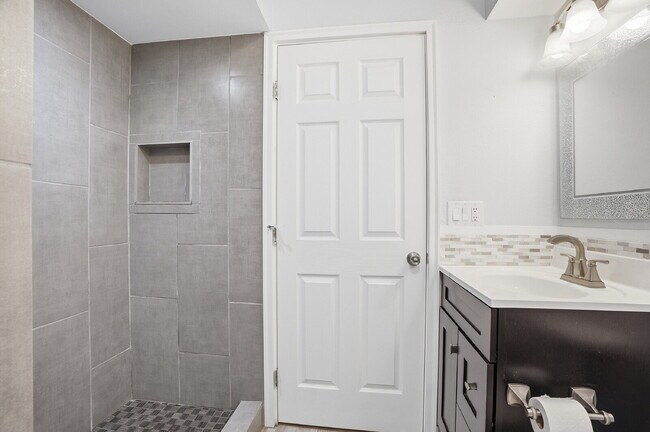Building Photo - $2,895.95 - 3 Bed, 2 Bath Home in Arvada with Central AC, and Fenced in Yard!