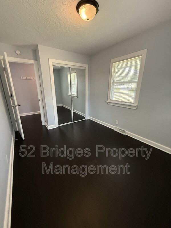 Building Photo - 2904 E 40th Ct