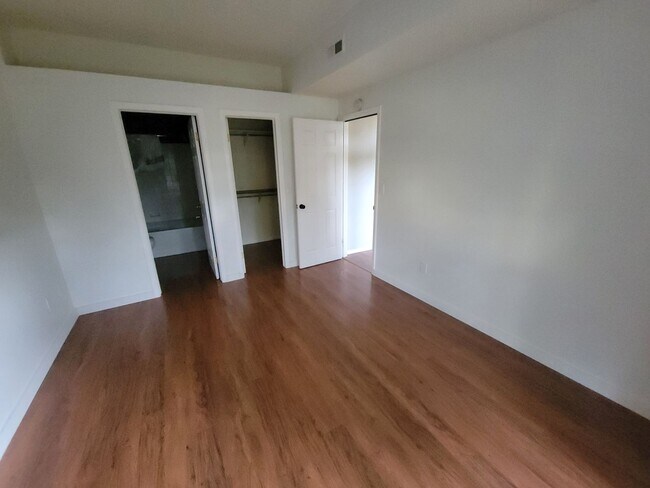 Building Photo - Fabulous Remodeled 2 bedroom , 2 bath Remodeled Condo in Country Club Greens