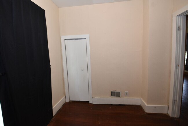 Building Photo - 1327 Corby Blvd