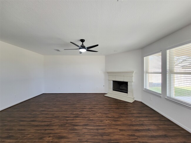 Building Photo - 21123 Amber Crossing Dr