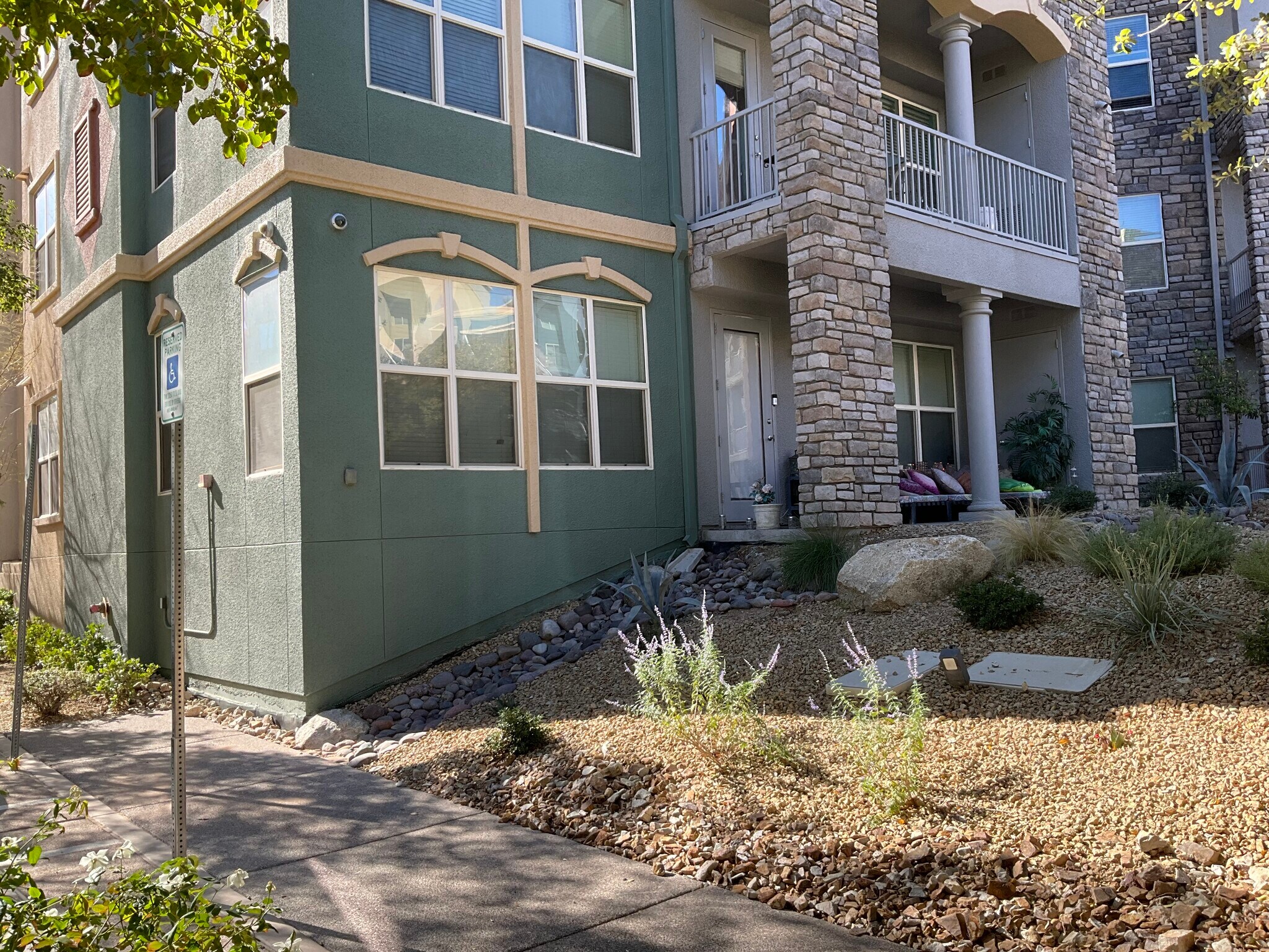 Building Photo - 38 E Serene Ave