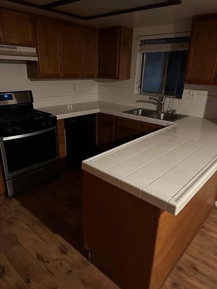 Building Photo - 728 W 16th St