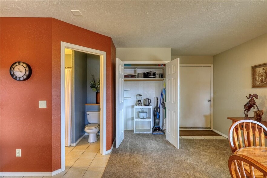 Building Photo - 1034 Hills Cir