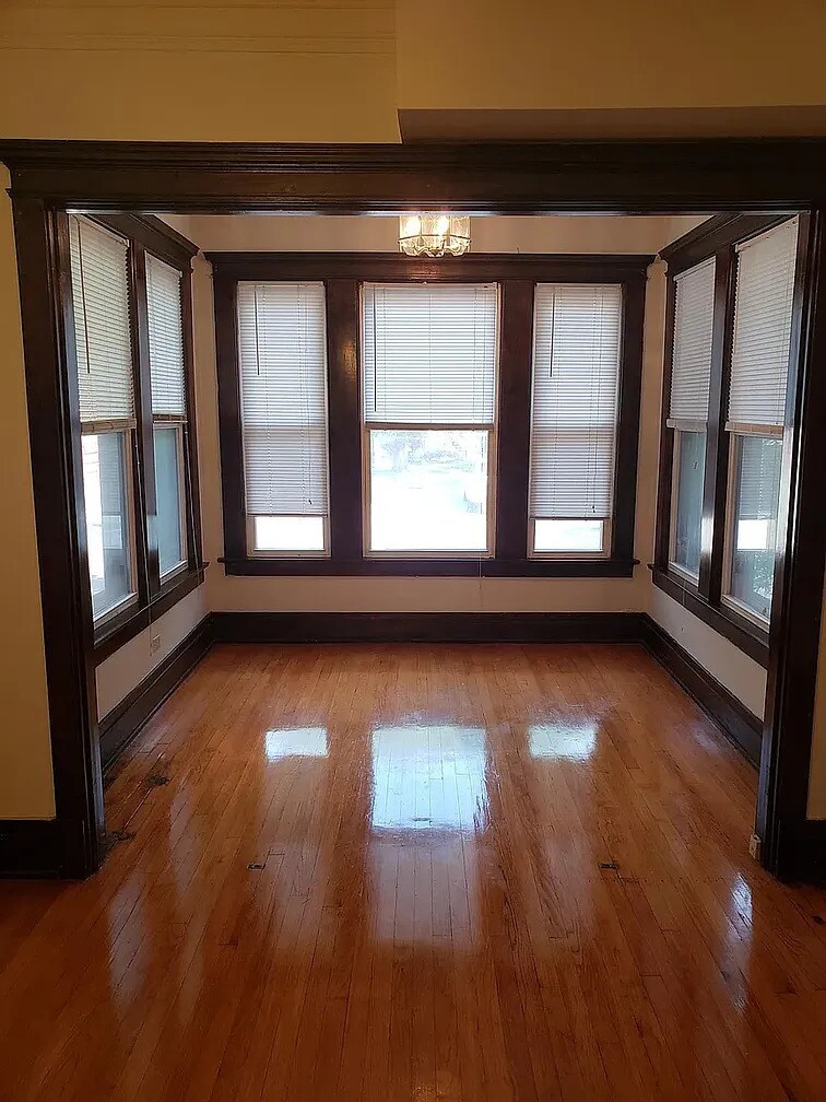 Building Photo - 5836 N Glenwood Ave