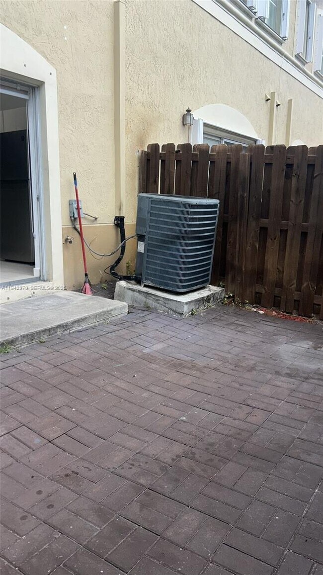 Building Photo - 10740 NW 83rd St