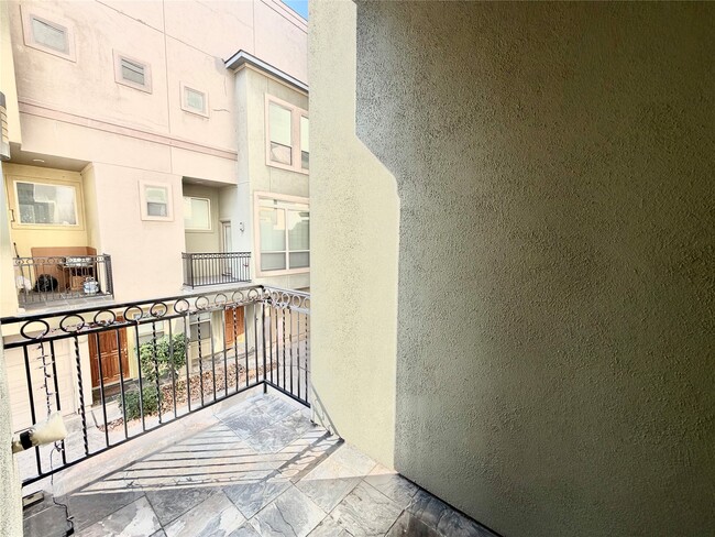 Building Photo - 5430 Crooms St