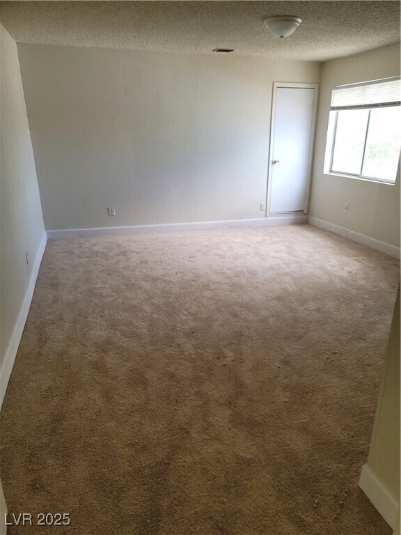 Building Photo - 664 Sky Rd