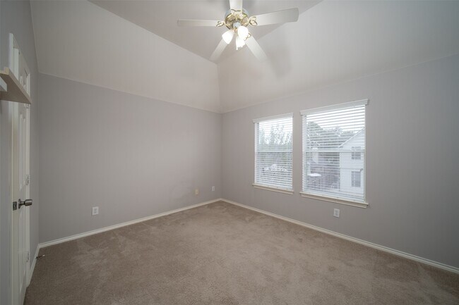 Building Photo - 3627 Midland Dr