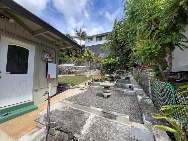 Building Photo - Honolulu/Kamehameha Heights - single famil...