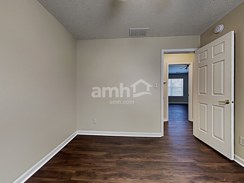 Building Photo - 4803 Oakton Way