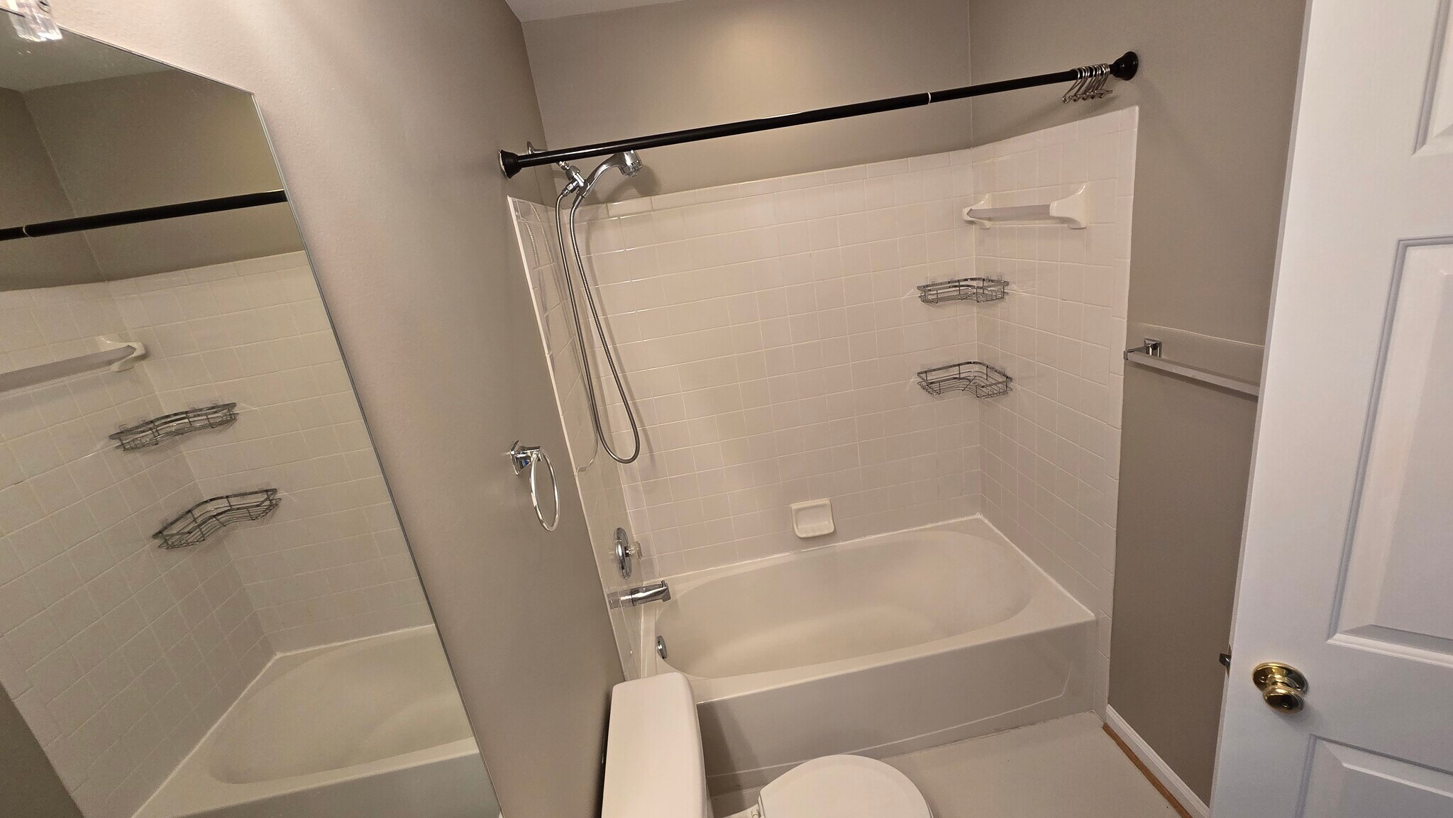 Upstairs bathroom - 9443 Birchwood Ln