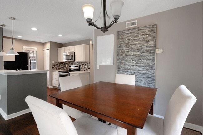Building Photo - Charming 2BR Condo in Alpharetta