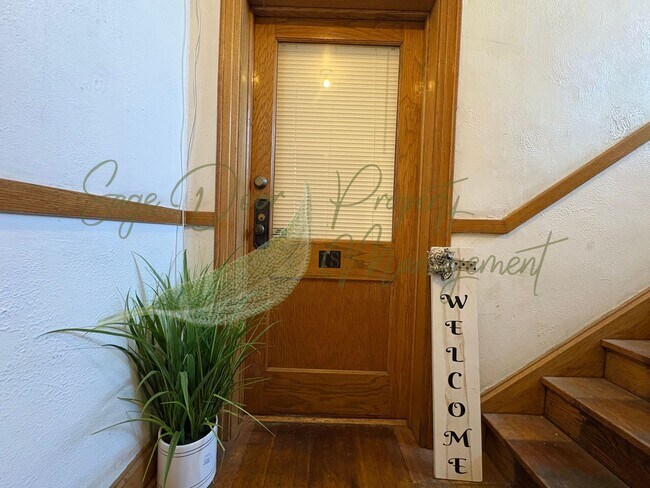 Primary Photo - ORIGINAL HARDWOOD FLOORS! 1/2 MONTH OF FRE...