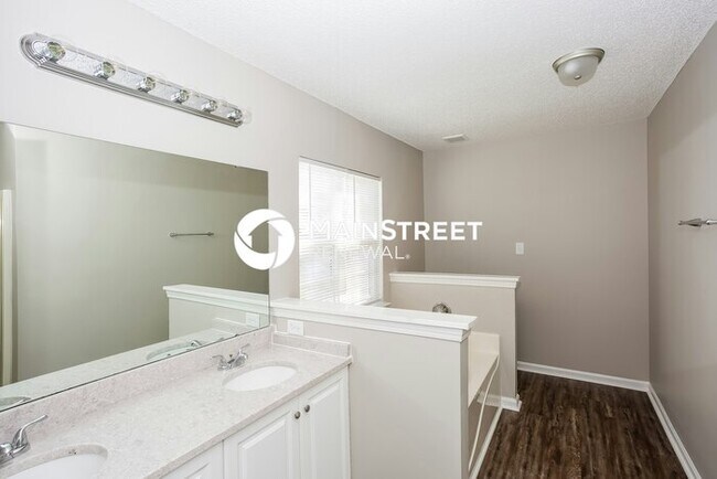 Building Photo - 4 Bedroom Pet-Friendly Home in Charlotte, ...